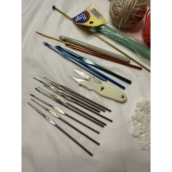 Lot Vintage Knitting Crochet Needles Assorted Size Bates Boye Books String Yarn - Picture 9 of 14